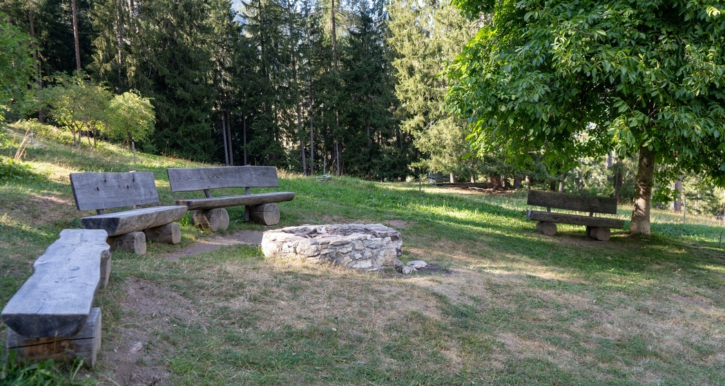 Feuerstelle und Bänke Plans