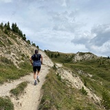 an den Kalkformationen vorbei