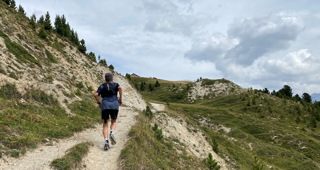 an den Kalkformationen vorbei