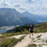 Blick runter auf St. Moritz und den Silvaplanersee