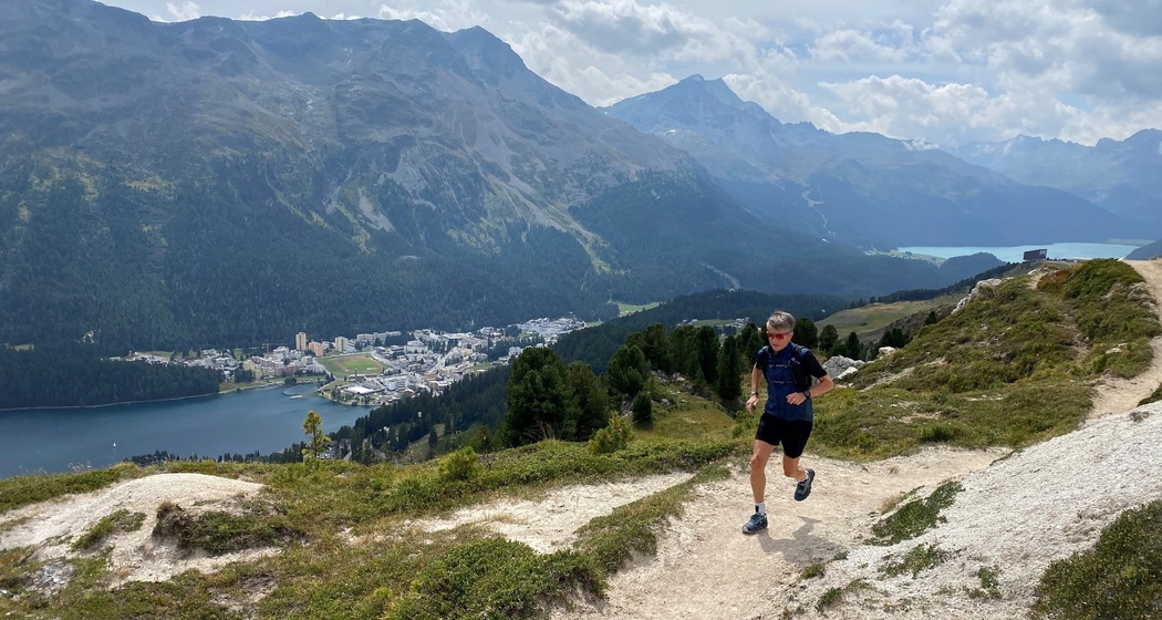Blick runter auf St. Moritz und den Silvaplanersee
