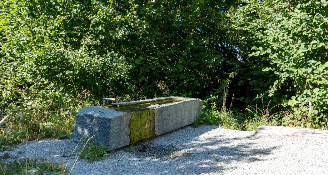 Brunnen bei der Feuerstelle Cagliatscha