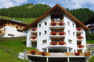 Elektroauto-Ladestation Alpin Live (oua_73797445_image)