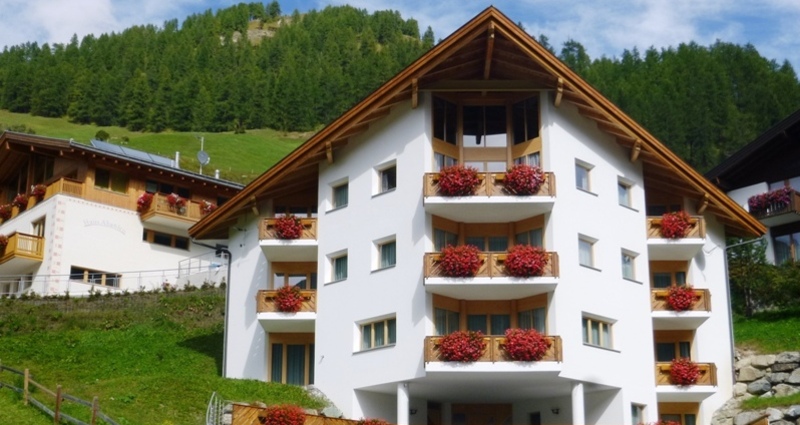 Elektroauto-Ladestation Alpin Live (oua_73797445_image)