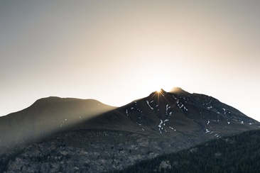 Piz Tomül bei Sonnenaufgang
