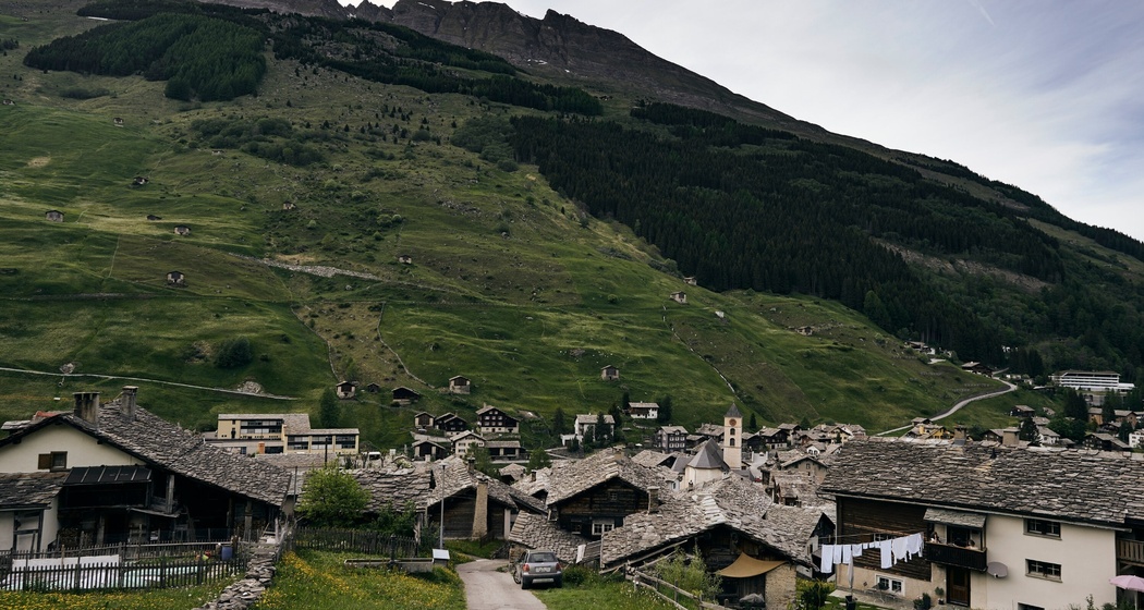 Satteltichopf hoch über dem Dorf