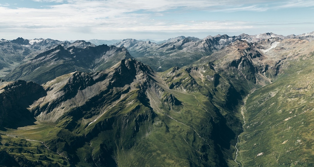 Valserberg in der Bildmitte