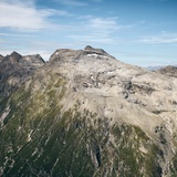 Pizzo Cassinello con il passo Soreda (dx)
