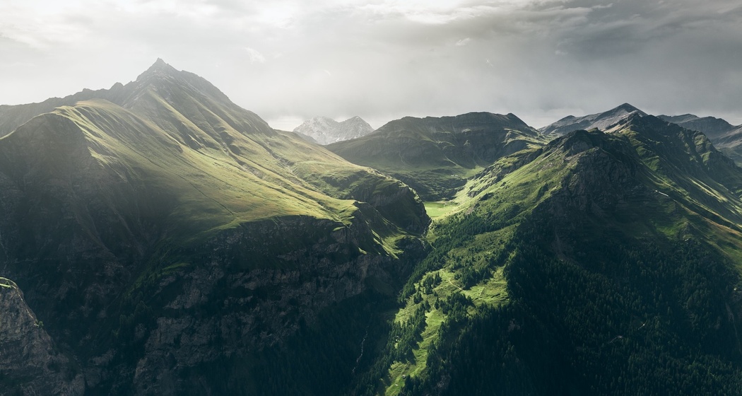 Pradätsch und Riedboda mit Tomülpass im Hintergrund