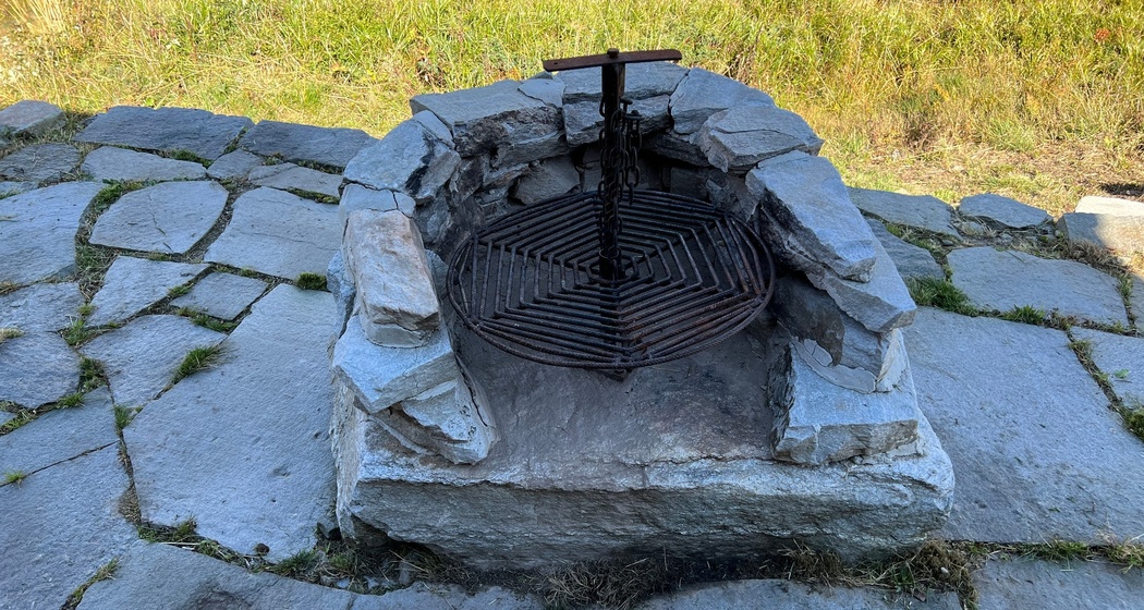 Grillstelle bei der Feuerstelle Dürrabüel