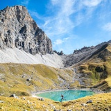 Lai Tigiel mit dem Orgelspass im Hintergrund