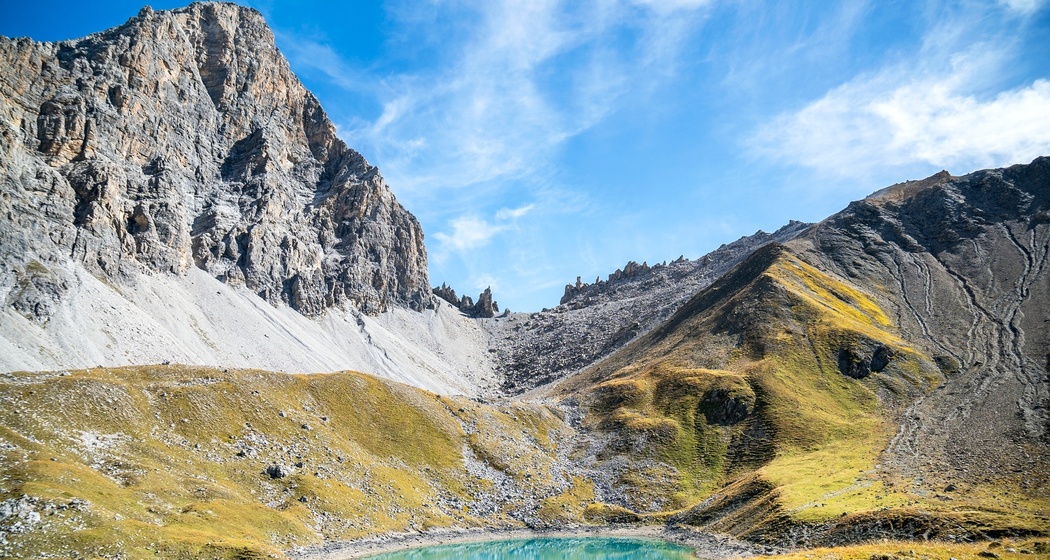 Lai Tigiel mit dem Orgelspass im Hintergrund