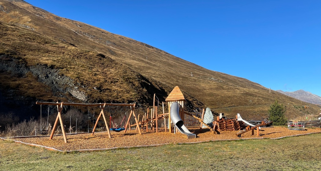 Feuerstelle und Spielplatz Juppa