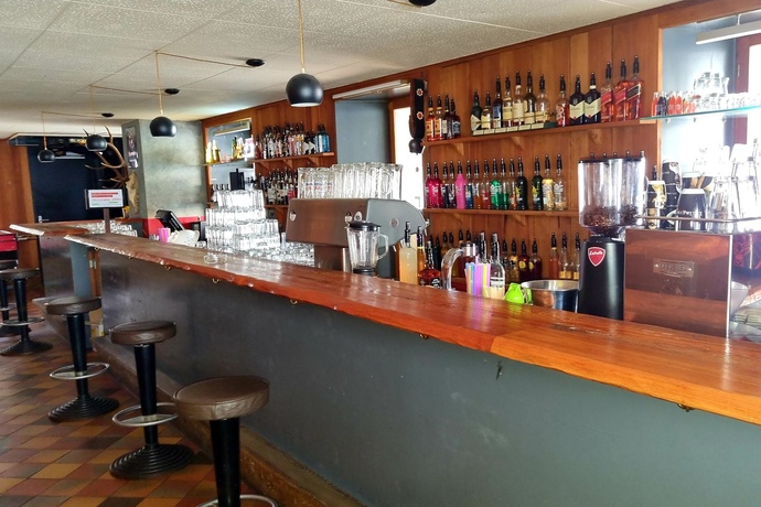 Die Bar Alpshake, Innenansicht, in Ilanz