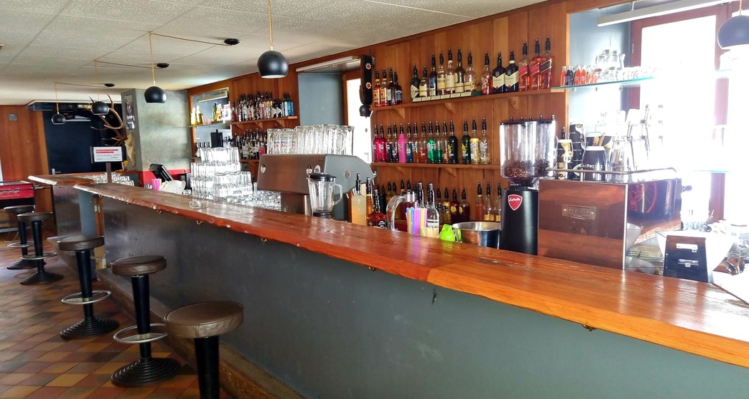 Die Bar Alpshake, Innenansicht, in Ilanz