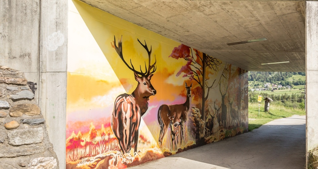 Unterführung in Castrisch mit Hirsch Zeichnungen