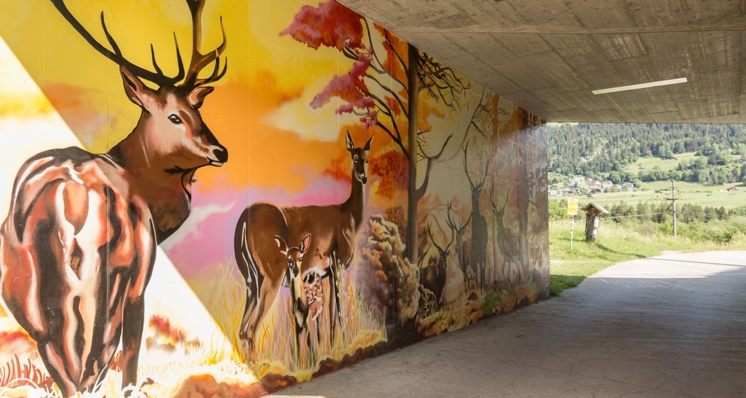Unterführung in Castrisch mit Hirsch Zeichnungen