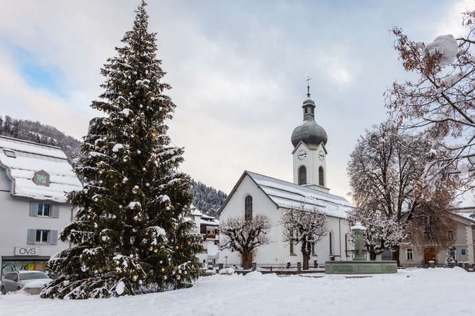 Katholische Pfarrkirche Maria Himmelfahrt im Winter, Ilanz