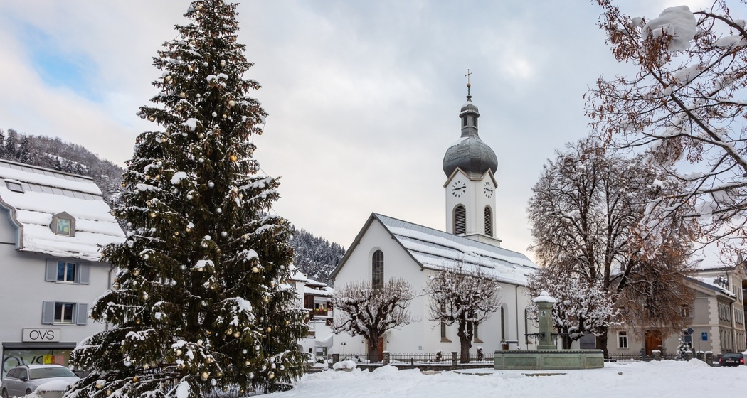 Katholische Pfarrkirche Maria Himmelfahrt im Winter, Ilanz