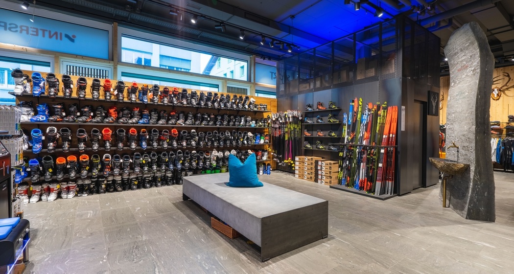 Skiausrüstung vom Menzli Sport in Ilanz