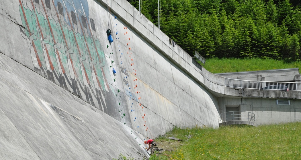 Staumauer zum klettern, Feuerstelle Lag da Pigniu oberhalb von Pigniu