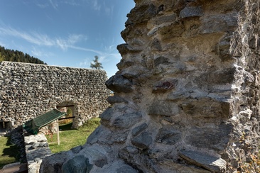 Ruine Frauenberg in Ruschein