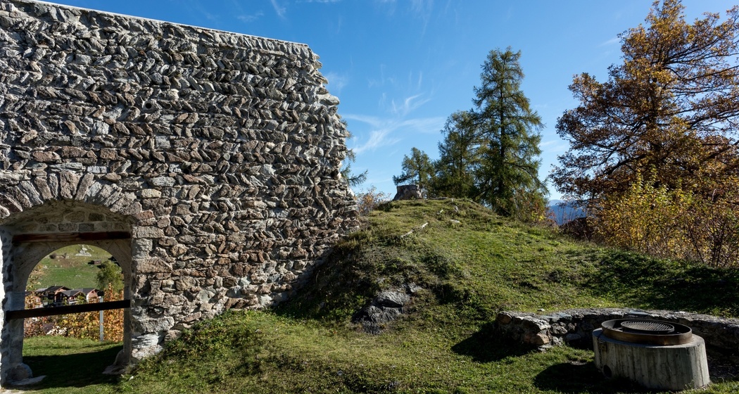 Ruine Frauenberg in Ruschein