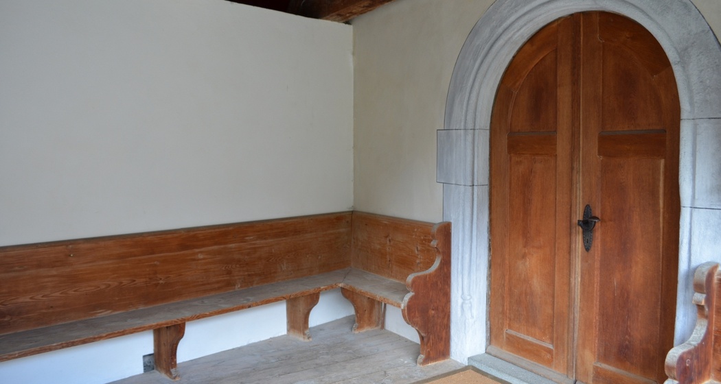 Eingang der Evangelische Kirche in Schnaus