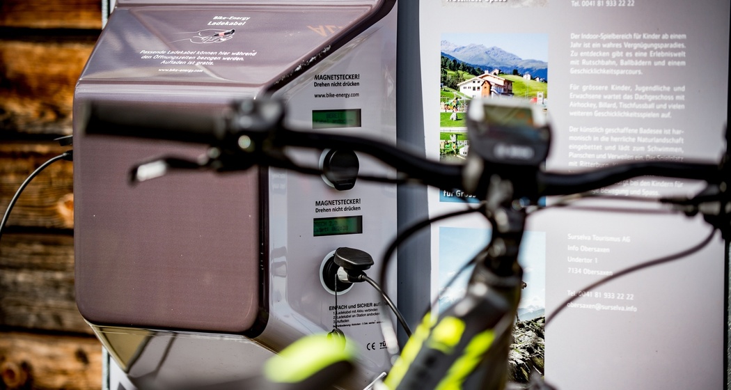 E-Bike Ladestation in Siat mit einem E-Bike im Vodergrund