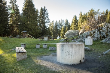 Feuerstelle Tuf in Siat