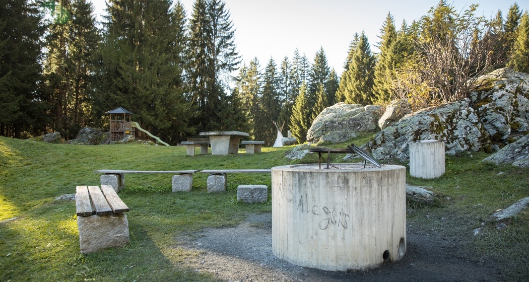 Feuerstelle Tuf in Siat
