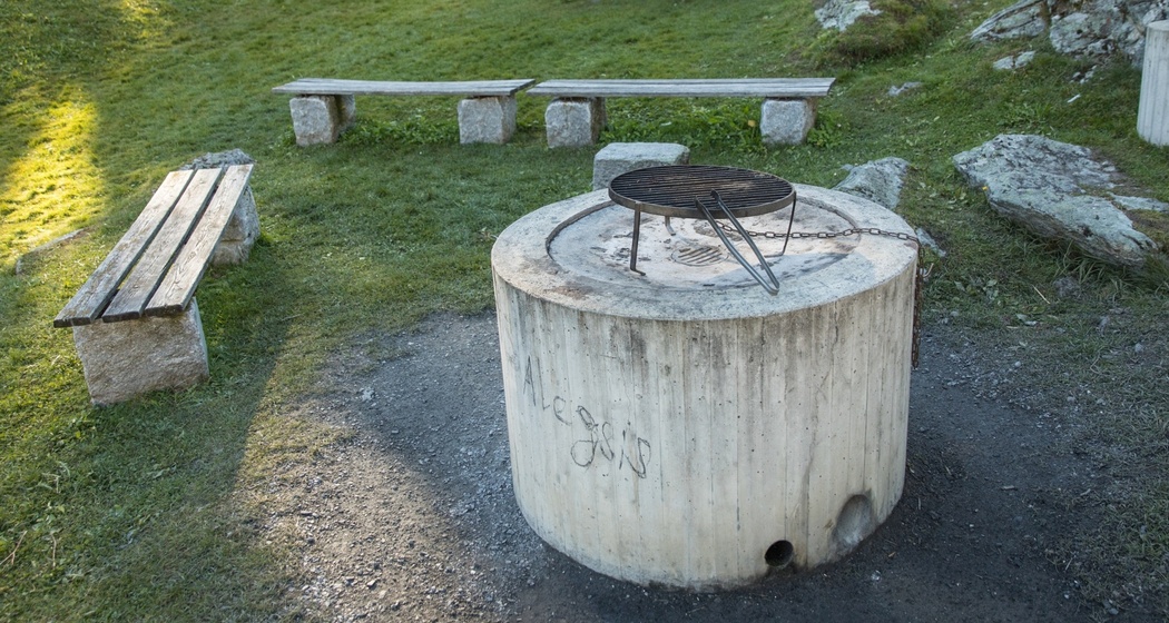 Feuerstelle Tuf in Siat