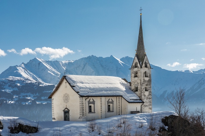 Kirche Sogn Glieci in Siat im Winter