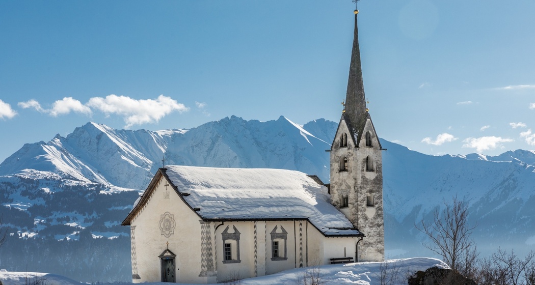 Kirche Sogn Glieci in Siat im Winter