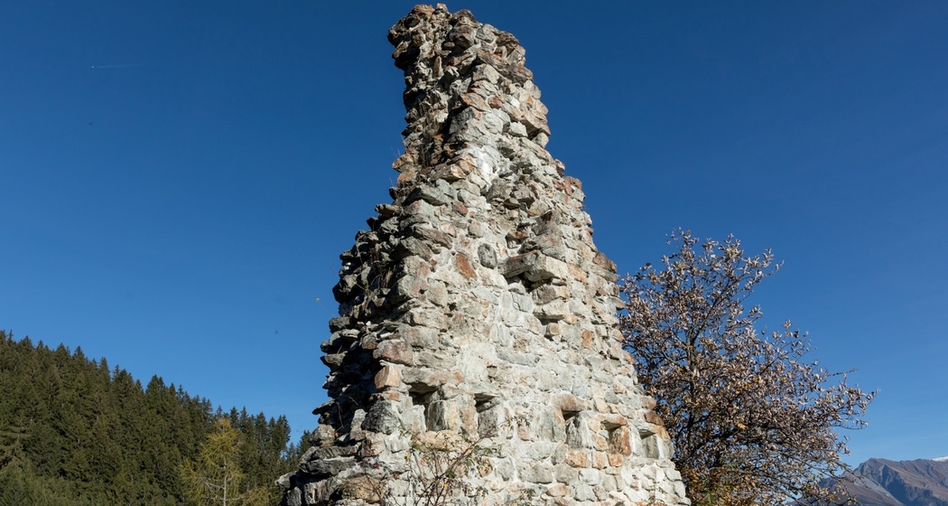 Ruine Friberg in Siat