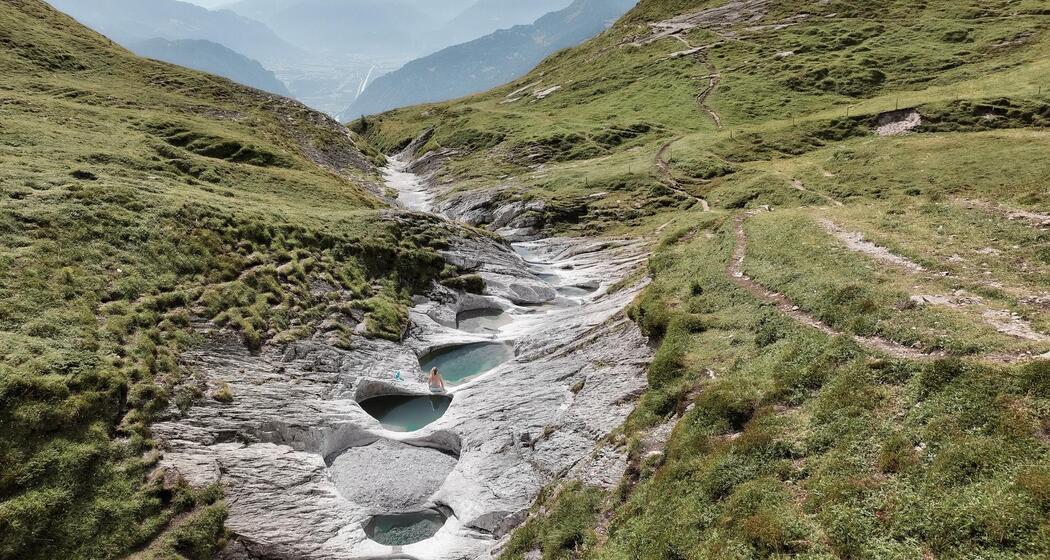 Alp Mora, Strudeltöpfe