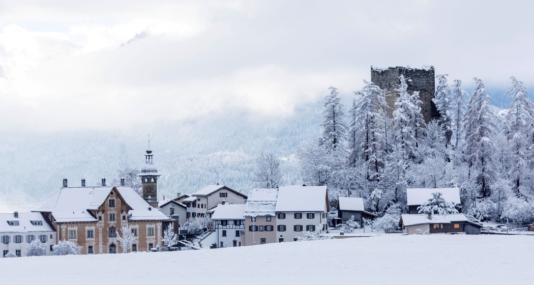 Ruine Alt Sins und Schloss Sins im Winter