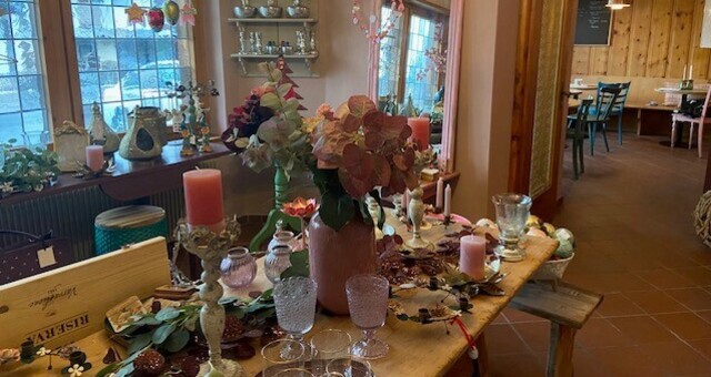 Zur Hälfte ein Laden - Zur Hälfte ein Café