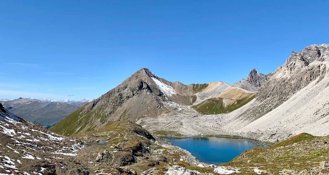 Etappe 10: Aufstieg zur Fuorcla da Tschitta. Blick zurück auf Pizza Grossa, Cotschen und Tinzenhorn