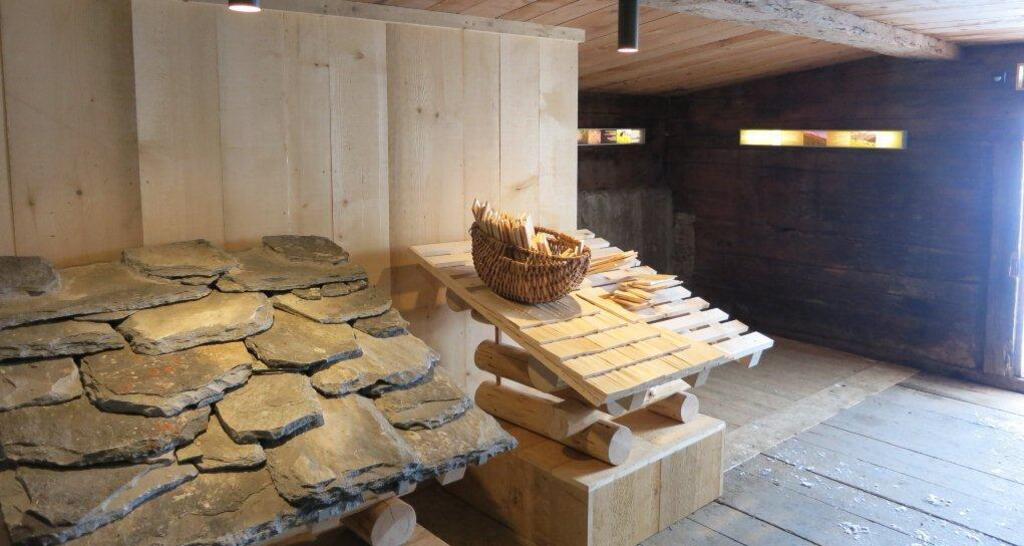 Beispiel eines Stein- bzw. Schindeldaches