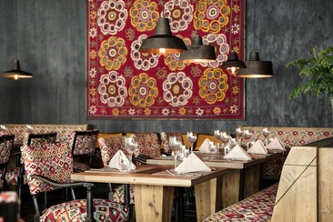 restaurant-2_cYMwEa0o