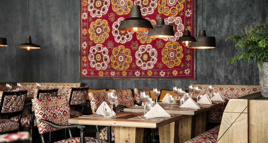 restaurant-2_cYMwEa0o