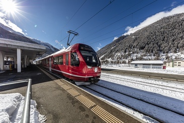 Der Bahnhof Zernez im Engadin.