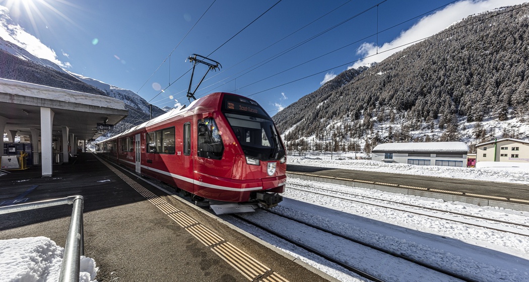 Der Bahnhof Zernez im Engadin.