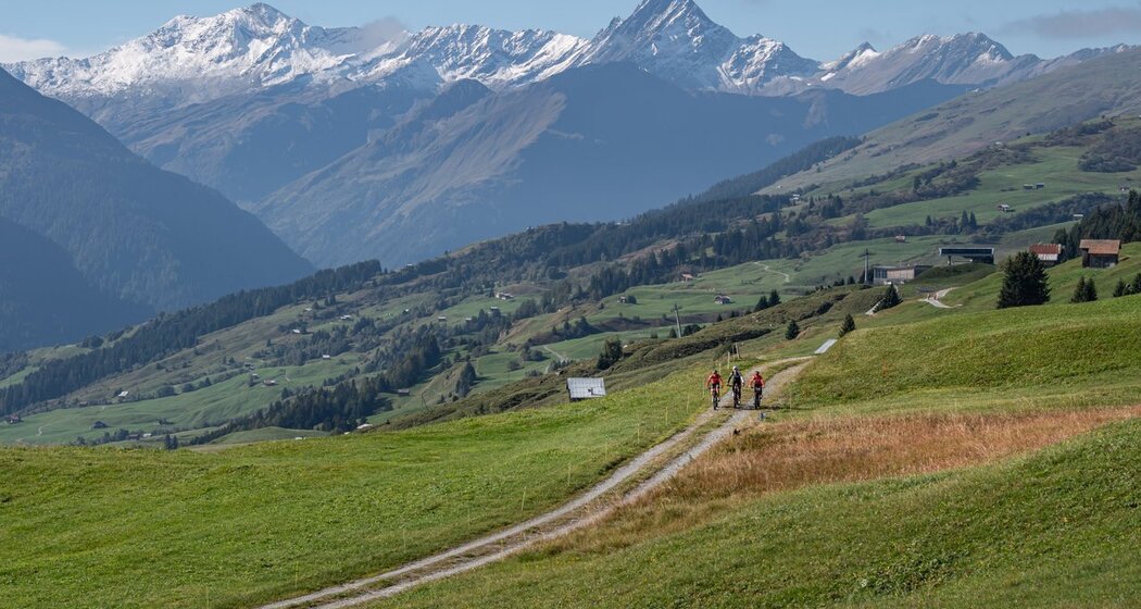 Unterwegs mit dem Piz Terri als Nachbar