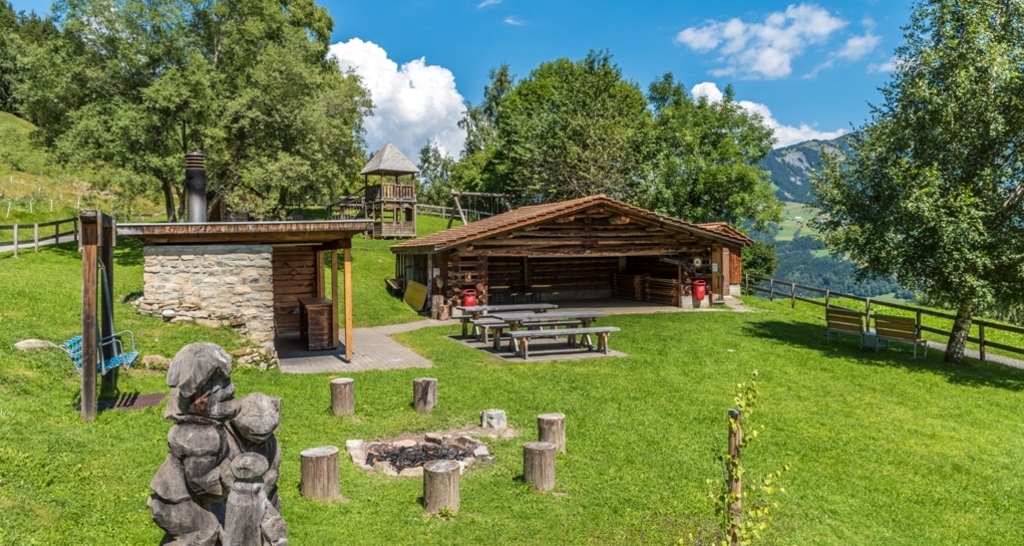Feuerstelle oberhalb von Cumbel. Die Tour führt daran vorbei.