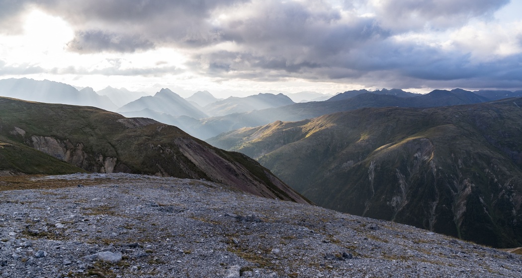 Wunderschöne Weitsicht auf dem Chaschauna-Pass