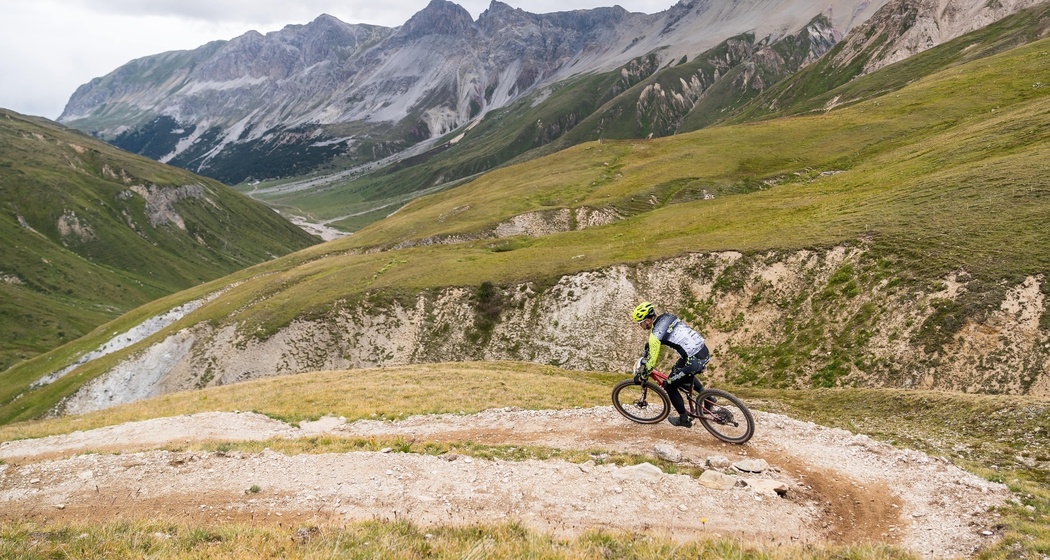 Flowiger Singletrail am Chaschauna-Pass