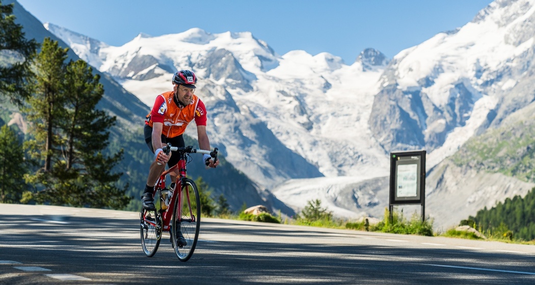 Fahrer vor dem Gletscher