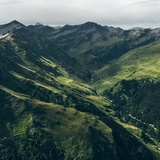 Peiltal con Valserberg al centro superiore dell'immagine